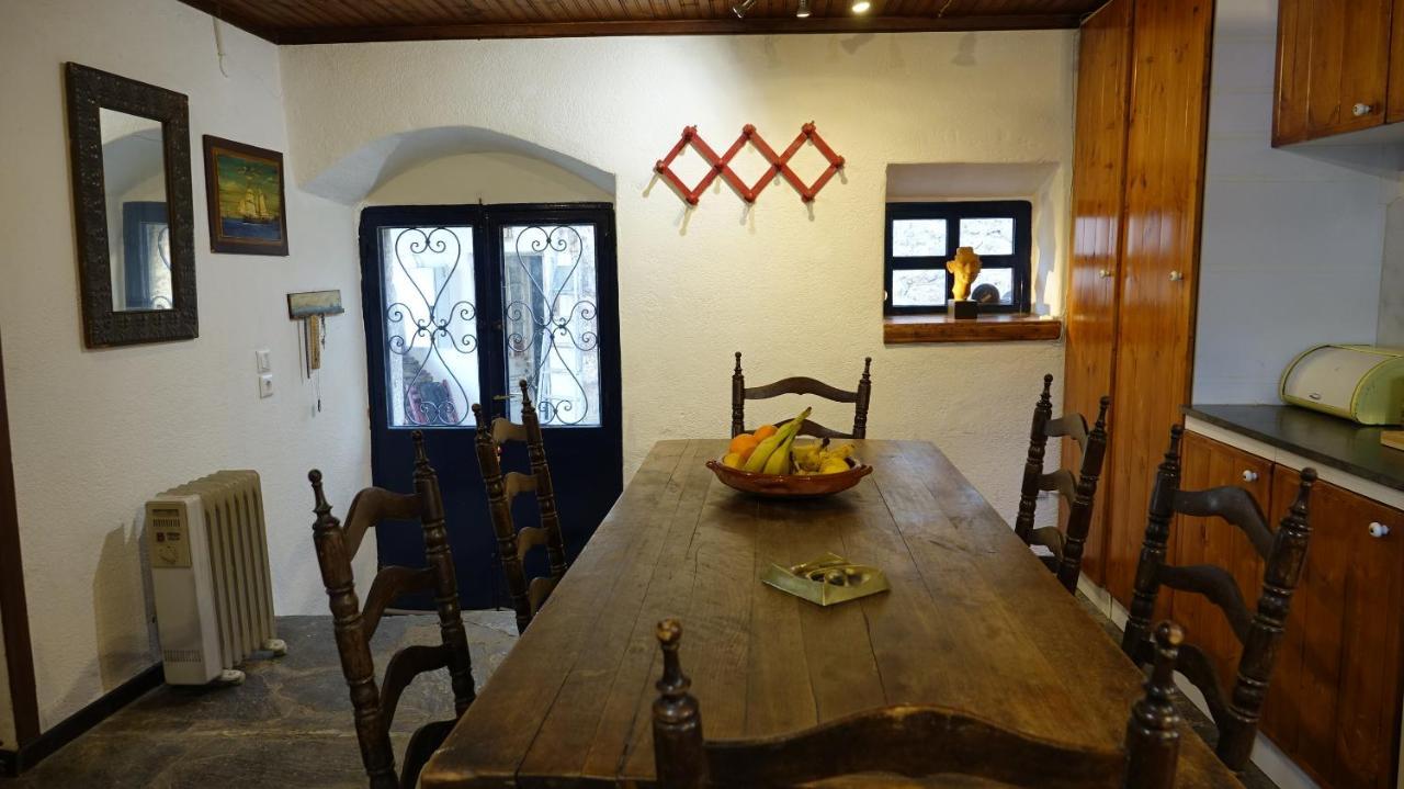 The Old Olive Mill House Villa Aegae ภายนอก รูปภาพ