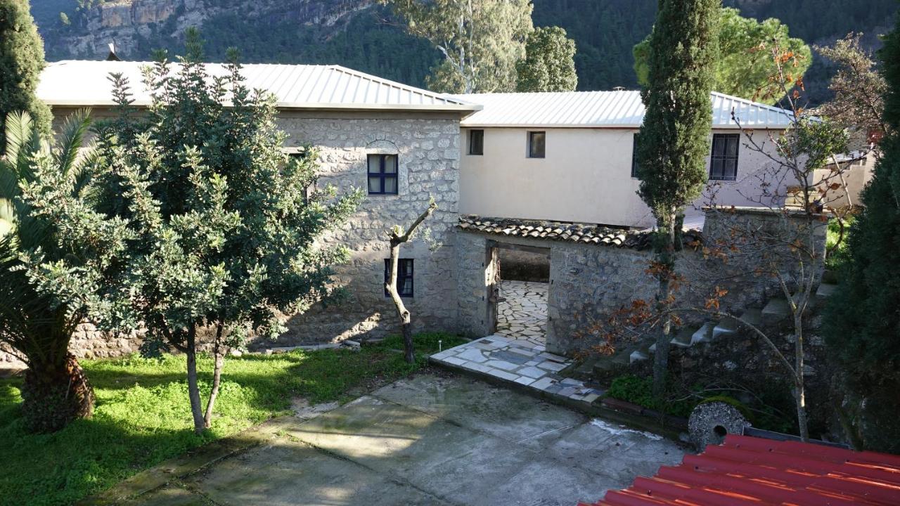 The Old Olive Mill House Villa Aegae ภายนอก รูปภาพ